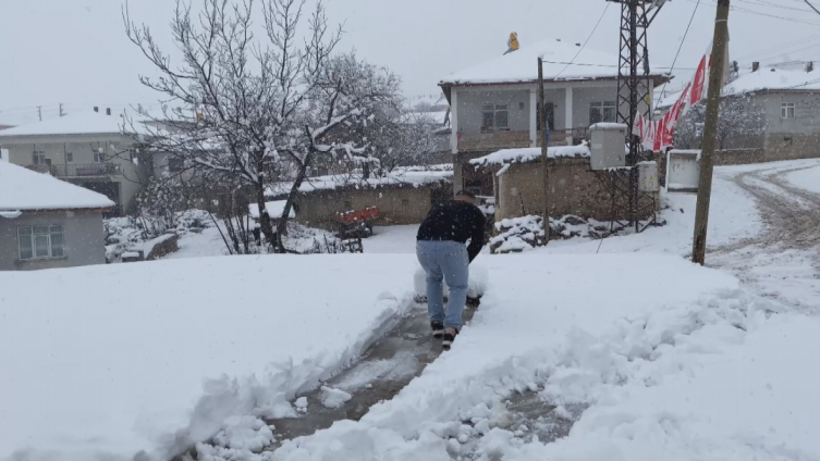 Amasya’da kar kalınlığı 20 santimetreyi geçti